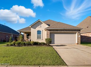 521 Cautillion Dr, Youngsville, LA 70592