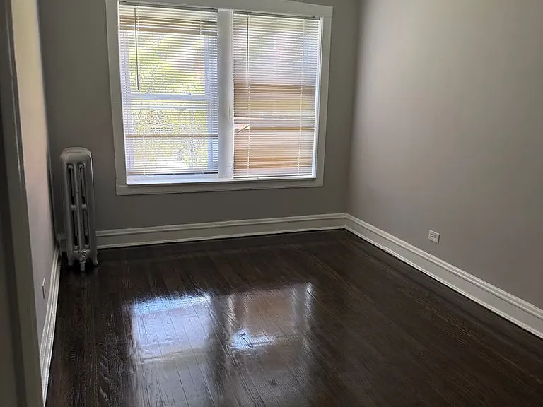 SPACIOUS 2 BEDROOM APARTMENTS AVAILABLE — Photo 5