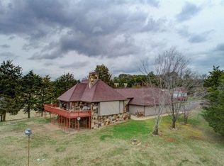 1300 Cobblestone Ln, Dandridge, TN 37725