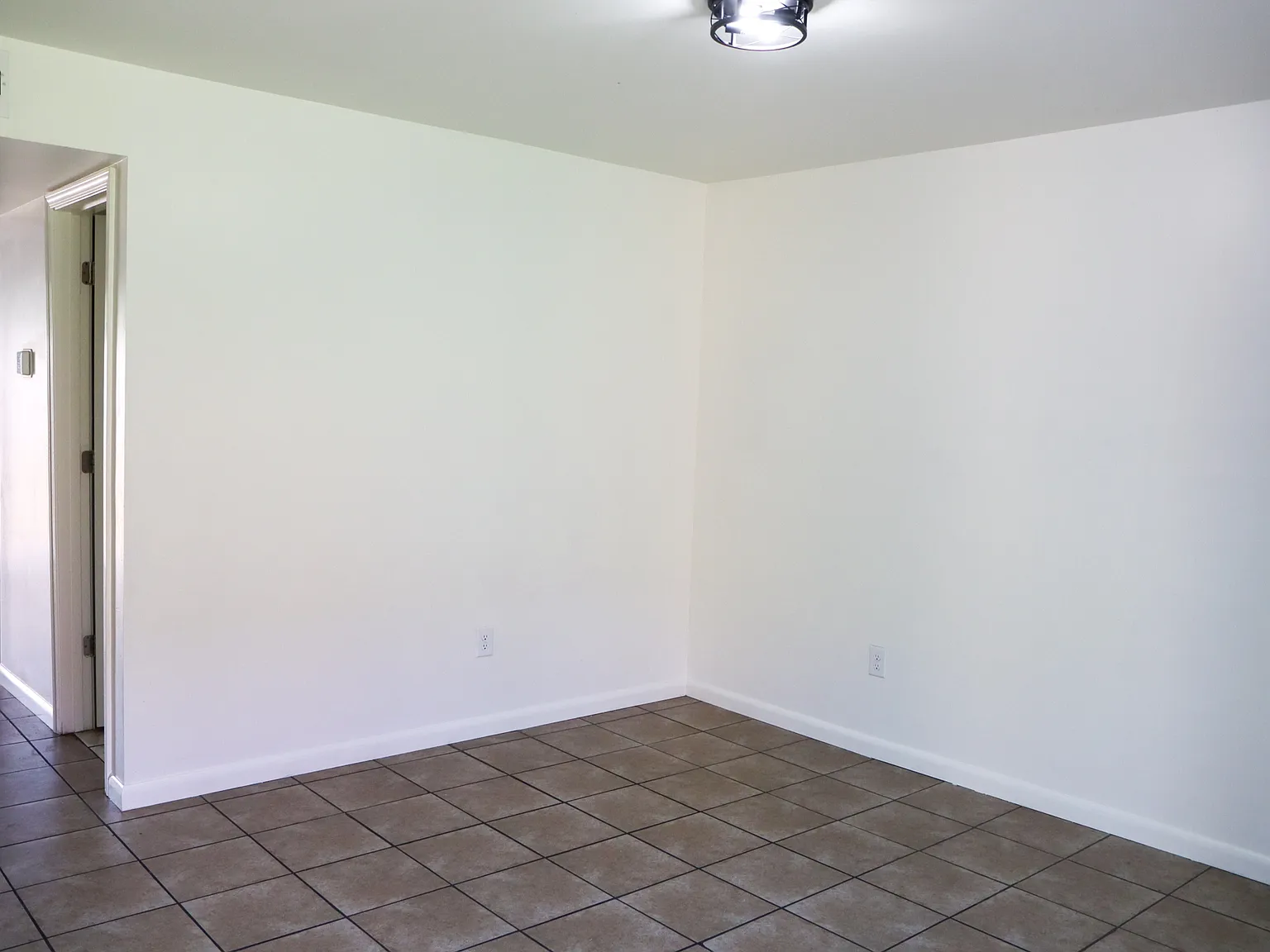 637 Farmington Pl — Photo 2