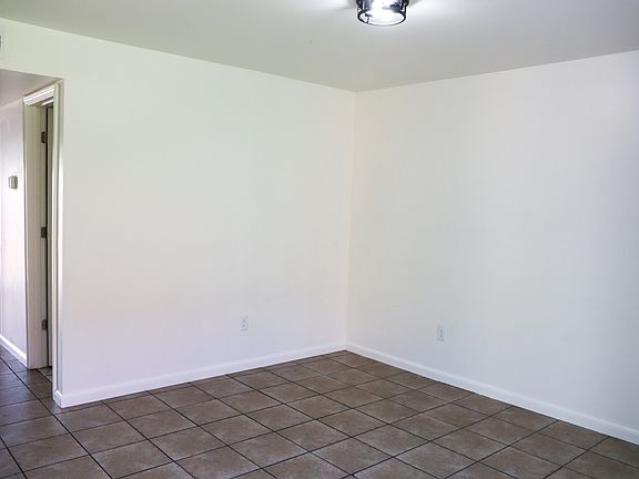 2nd image of 637 Farmington Pl #8