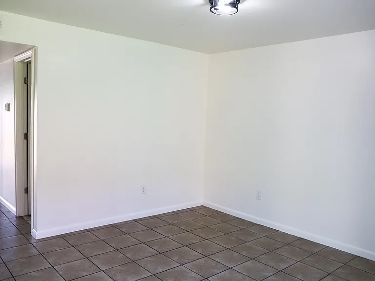 637 Farmington Pl #8 — Photo 2