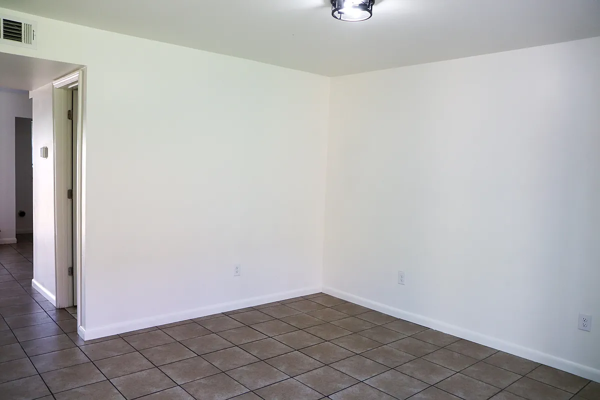 Building Photo - 637 Farmington Pl #8