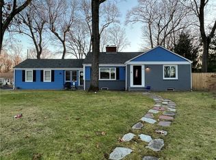 448 Squantum Dr, Warwick, RI 02888