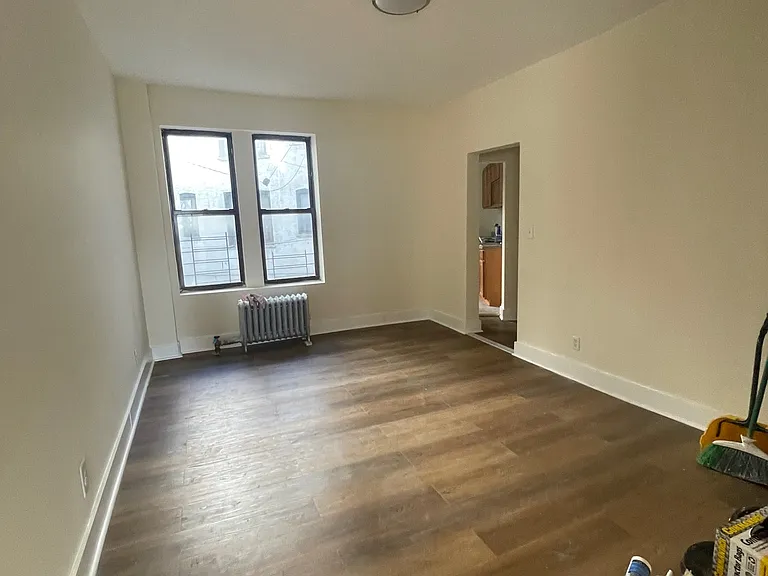 40-60 Elbertson St #5D — Photo 1