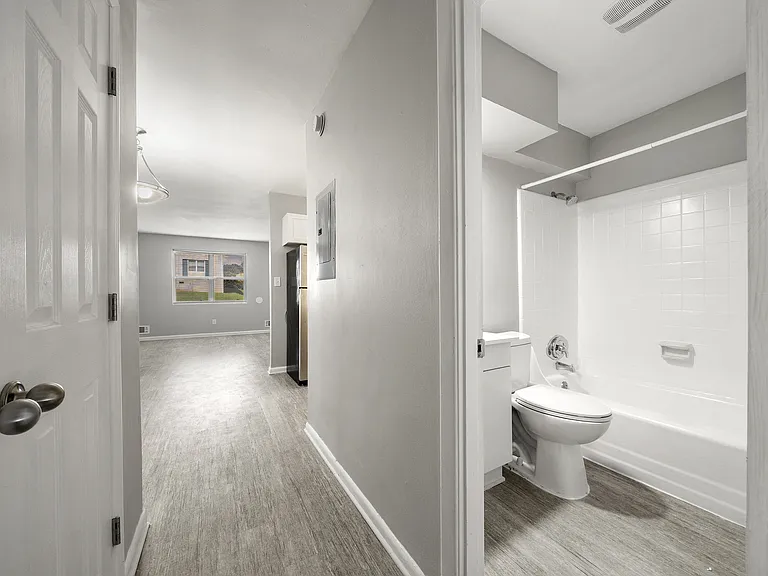 Georgian Oaks Apartments 2 — Photo 15