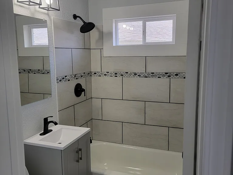 325 Van Brunt Blvd — Photo 8