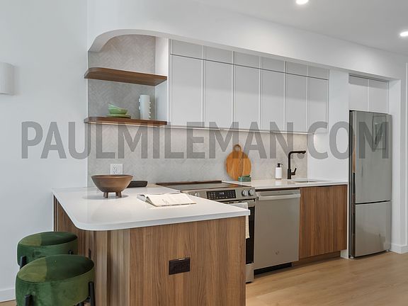 5th image of 953 Dean St #210