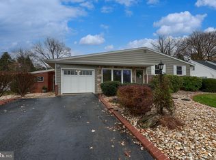 1863 Harrington Dr, Lancaster, PA 17601