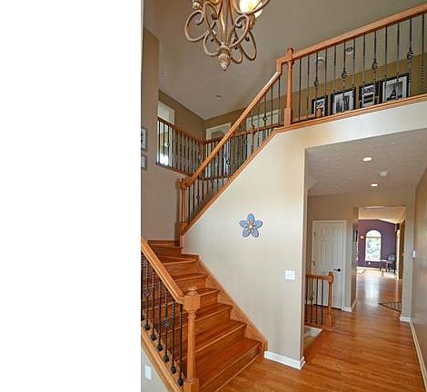 2nd image of 33103 Northwood Cir