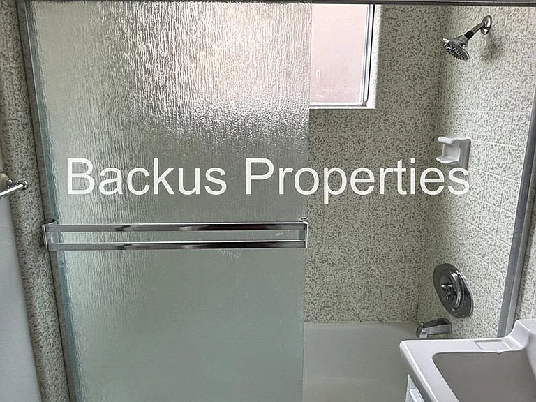 922 Lupin Dr — Photo 11
