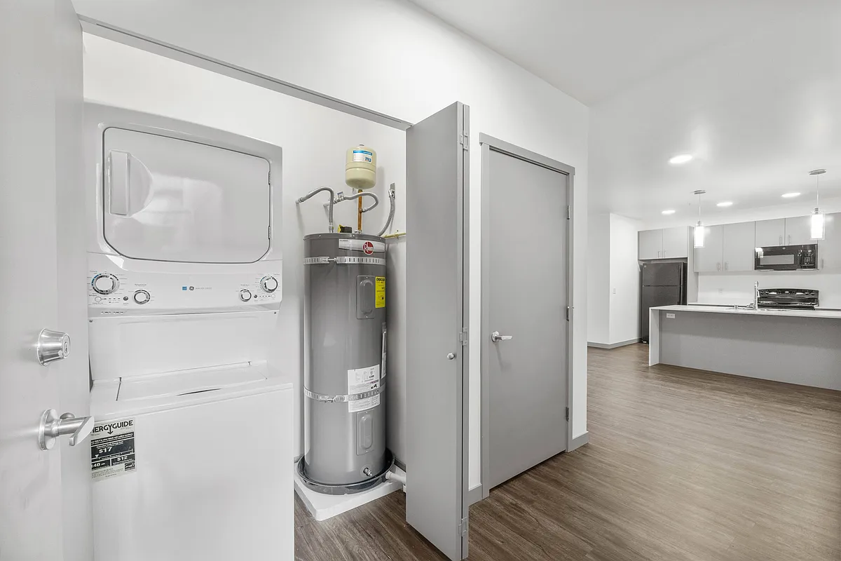 Floor plan 2 Bed 2 Bath (B)