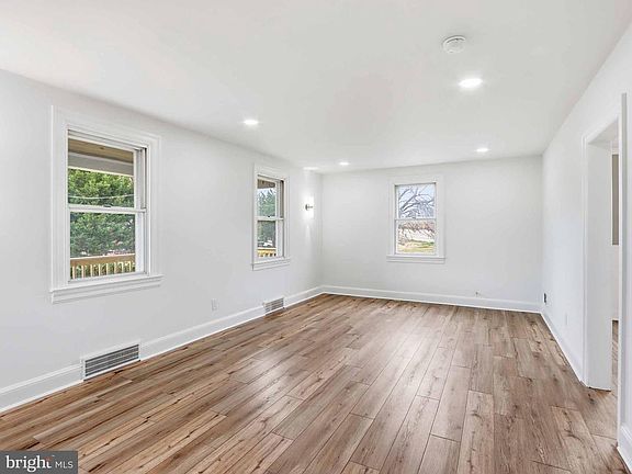 5th image of 1224 Greystone Rd