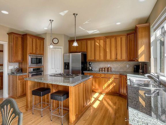 5th image of 7618 Huckleberry Way SE