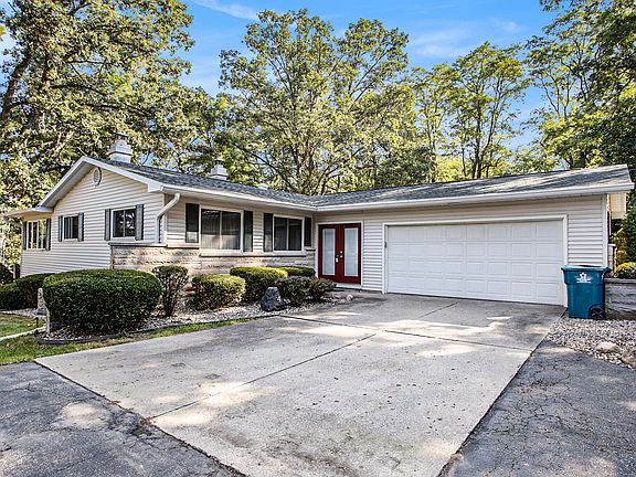 2nd image of 4 Brookfield Dr