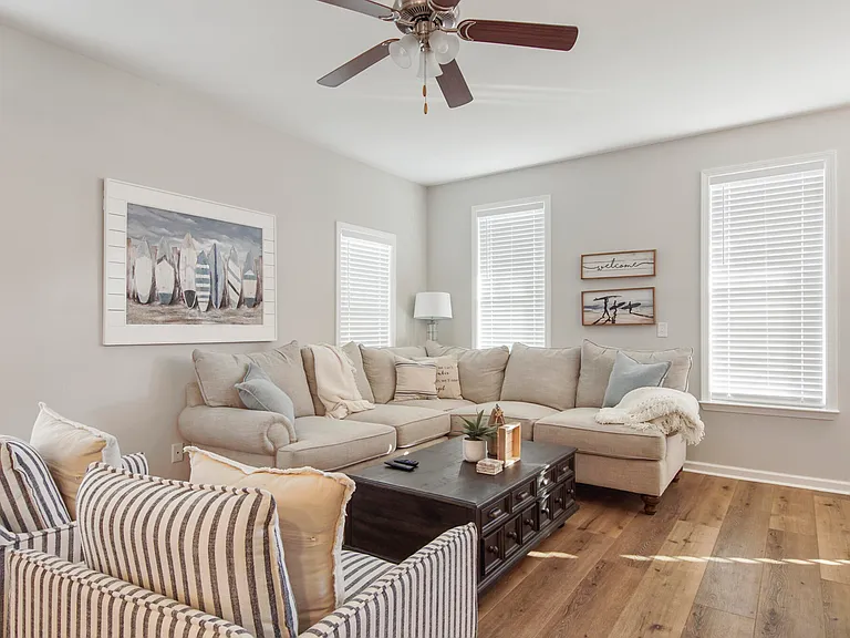 408 Raven Ln — Photo 9