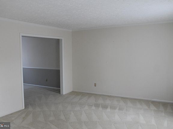 3rd image of 308 Silky Oak Ct