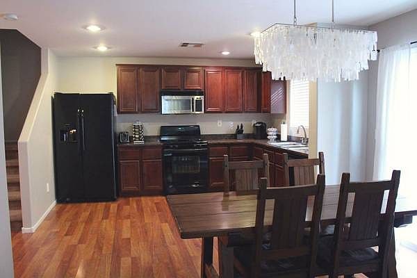 1st image of 652 Quaint Acres Ave