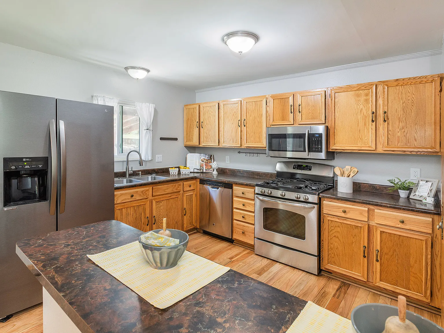 3 bed, 1740 sqft, $2,300 — Photo 3