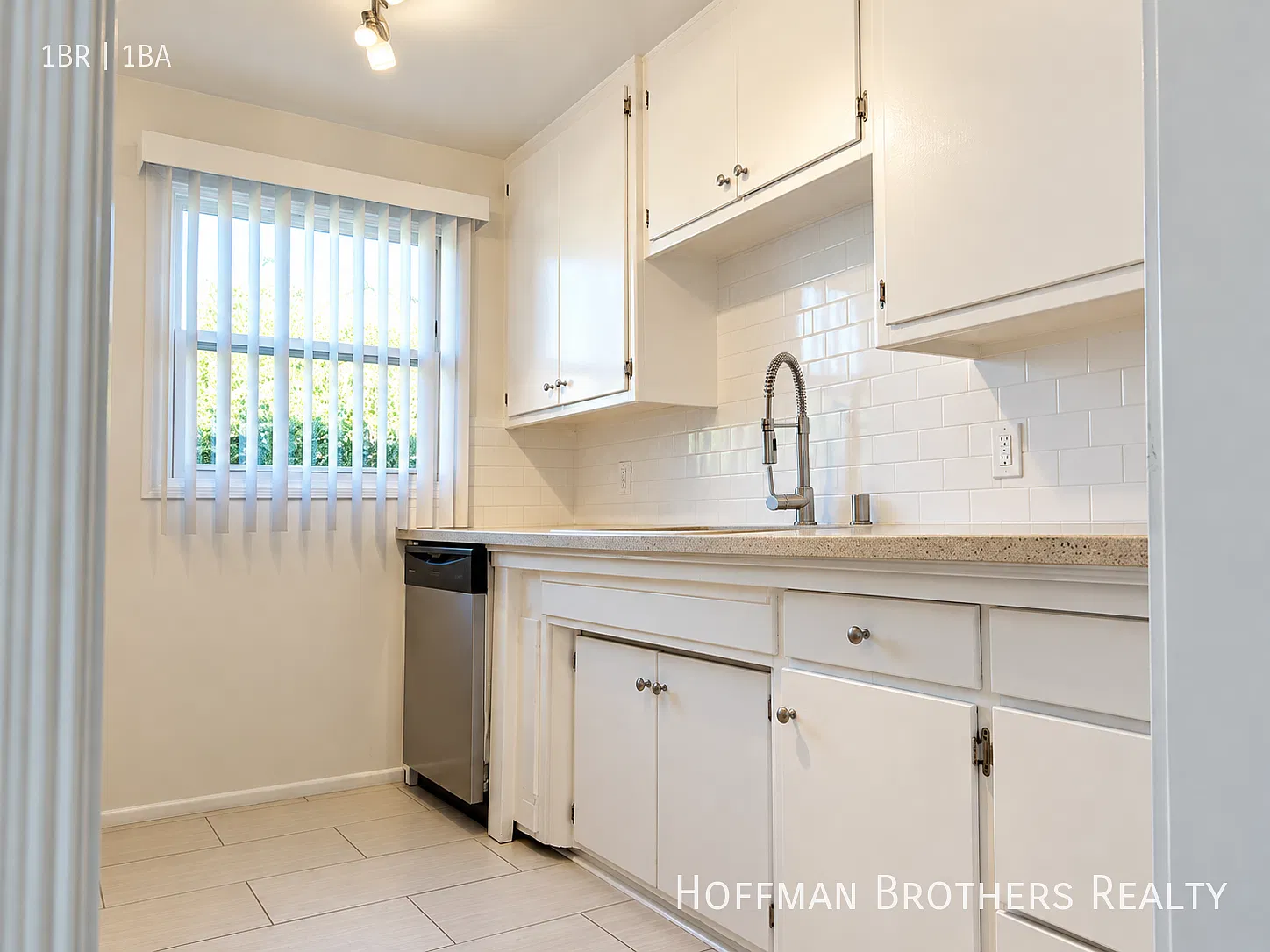 Top-Floor Beachwood Canyon 1BR with Included Parking, A/C, Stainless Steel Kitchen & Natural Light! — Photo 2
