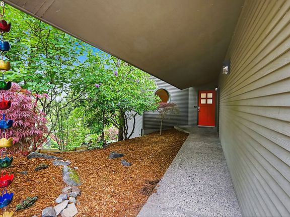 5th image of 2063 Stone Crest Dr