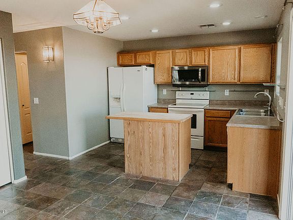 4th image of 41544 W Hillman Dr