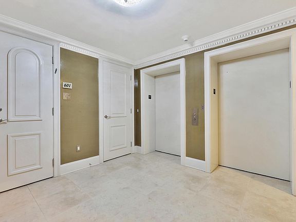 5th image of 917 1st St S Unit 601