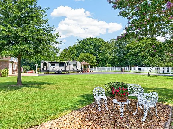 5th image of 516 Gamaliel Rd