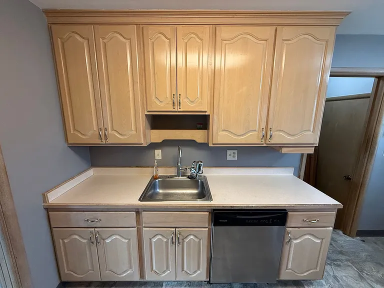1400 S Riverdale Rd — Photo 3