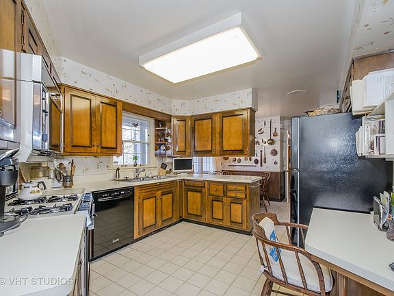 5th image of 966 Wildwood Ln