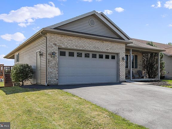 3rd image of 221 Park View Dr
