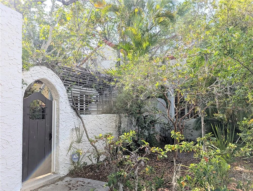 2 bed, 1.0 bath, 1168 sqft, $2,800 — Photo 2