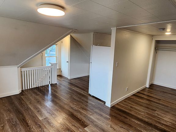 Bed / Living Area
