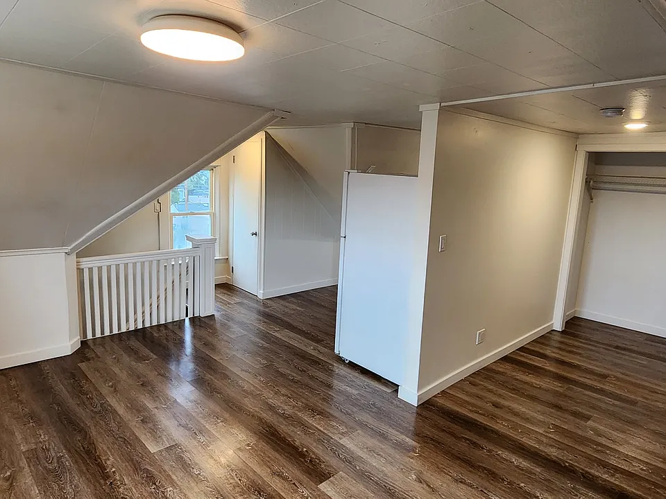 Bed / Living Area