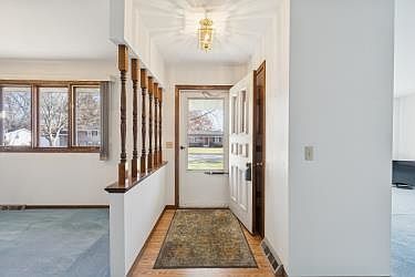 4th image of 737 Sussex Dr