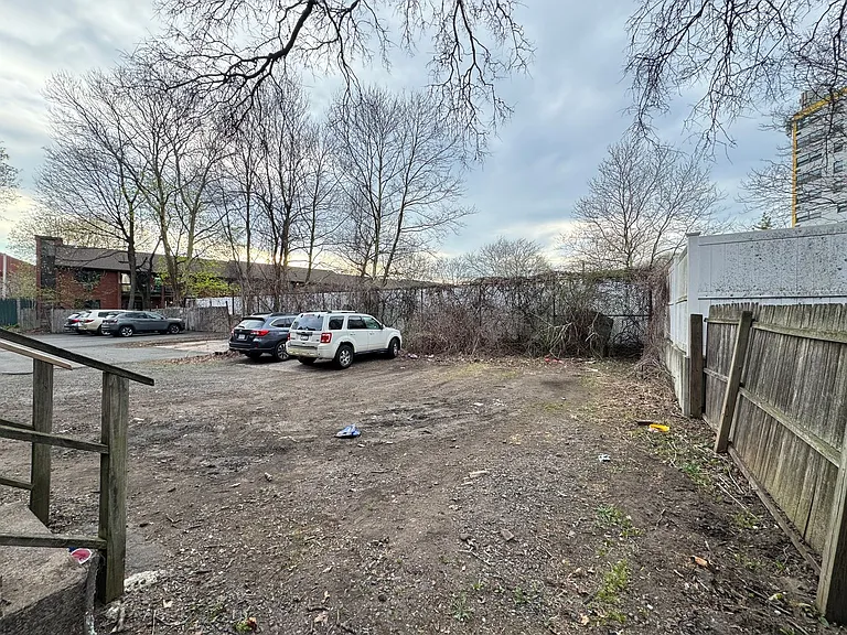 61 Lake Pl — Photo 36