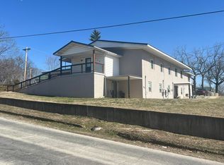 610 N Center St, Willow Springs, MO 65793