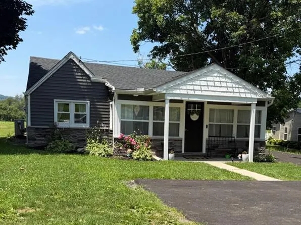 6179 York Rd, Spring Grove, PA 17362