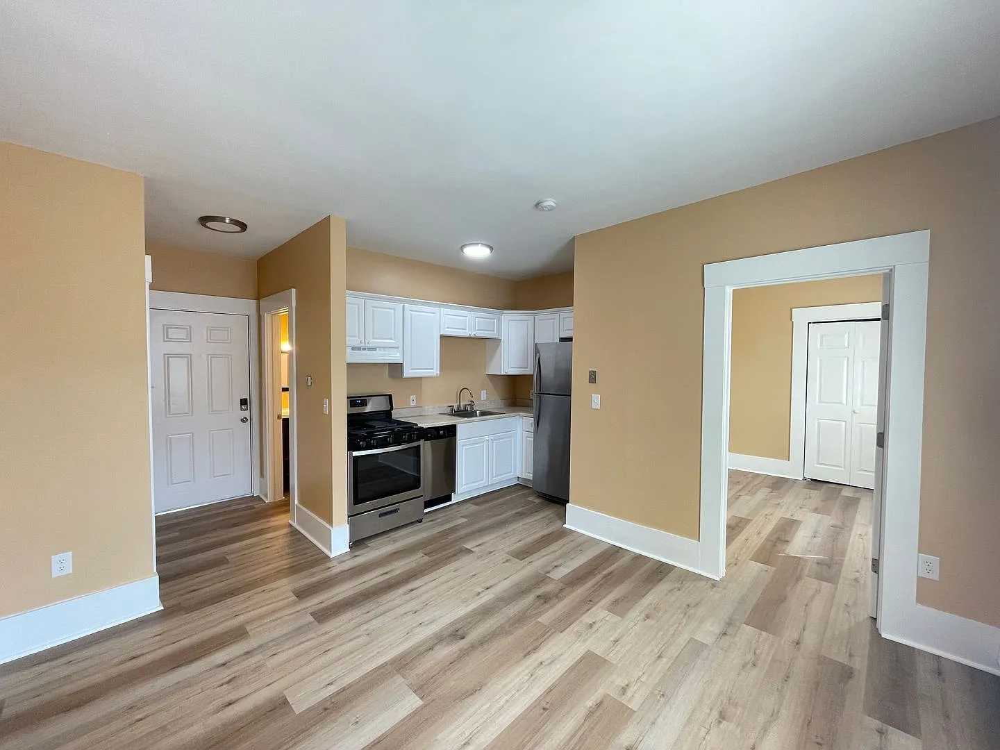 1 bed, 1.0 bath, 313 sqft, $1,450 — Photo 3