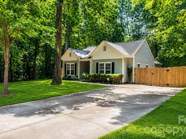 5050 Gibbons Link Rd, Charlotte, NC 28269