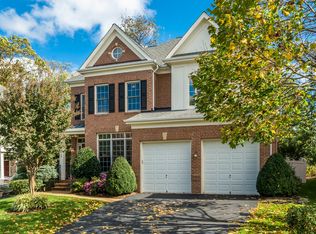 3835 Farrcroft Dr, Fairfax, VA 22030