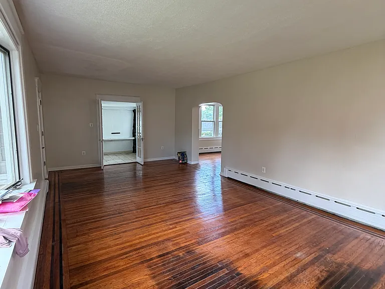 302 Shadeland Ave — Photo 5