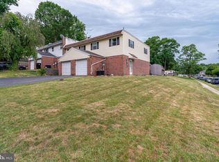 821 Woodchuck Ln, Reading, PA 19606