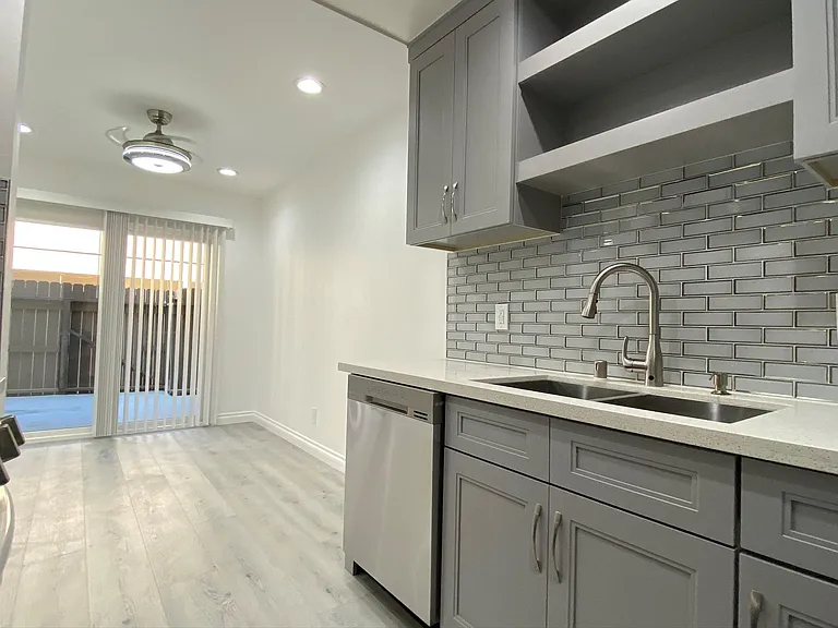 513 Avenue G #G — Photo 13