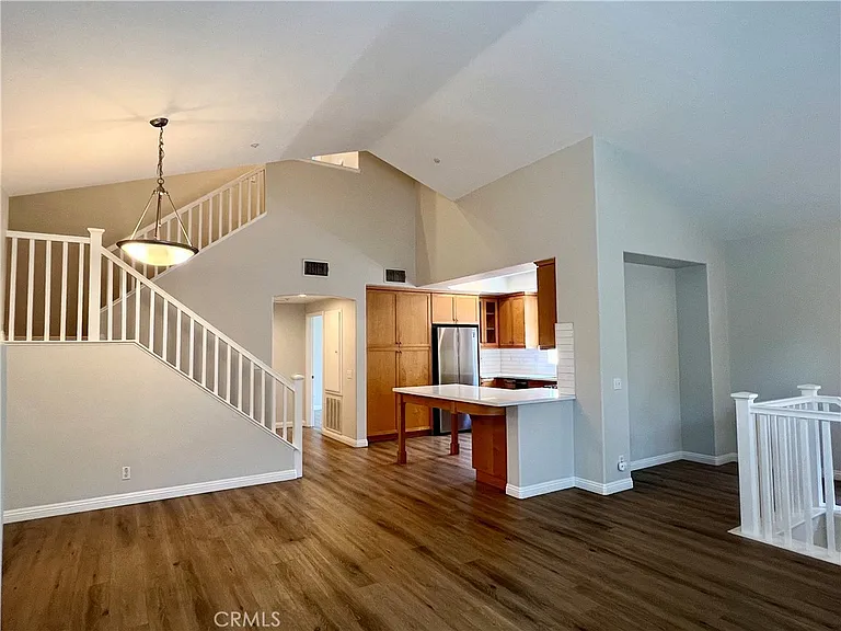 33 Visalia — Photo 6
