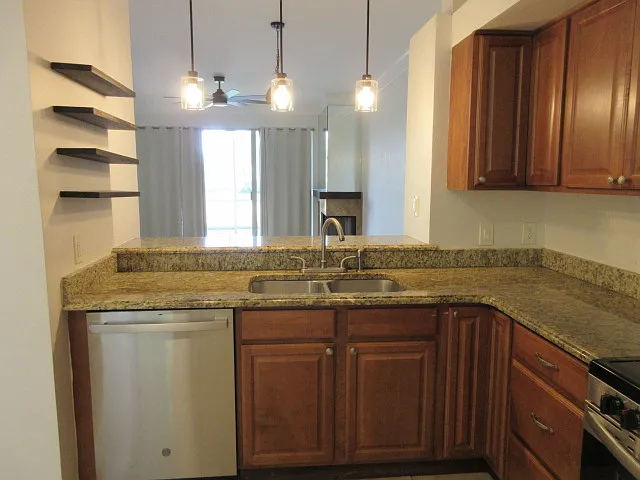 443 Hamptoncrest Cir #103 — Photo 6
