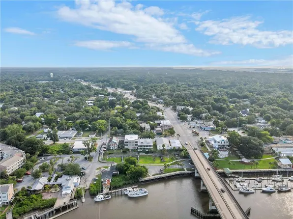 5 Madison St, Darien, GA 31305
