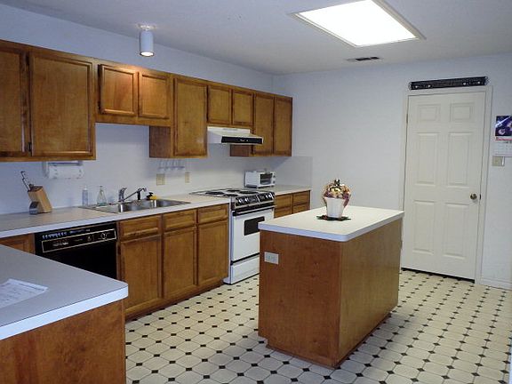 5th image of 306 Meadowgreen Cir