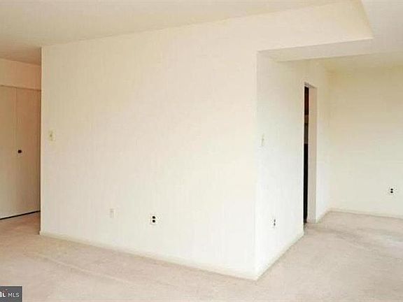 4th image of 9718 Kingsbridge Dr APT 201