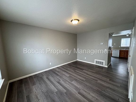 3rd image of 3919 Pheasant Dr Unit 3